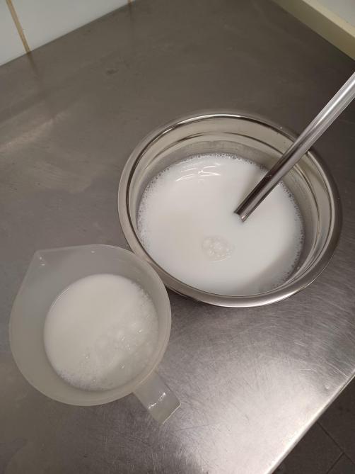 Le lait des juments de l’éle - vage de la Thudinie se décline en soins cosmétiques et en produits artisanaux commer - cialisés sur l’exploitation.