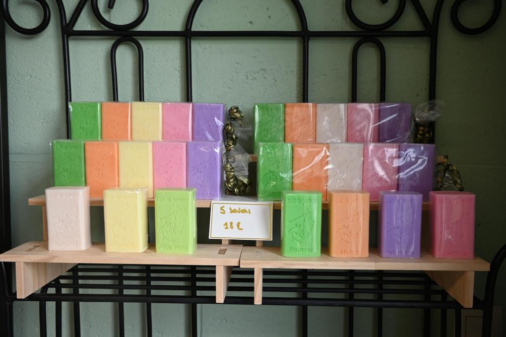 Les savons à base de lait de jument sont les produits phares d’une clientèle fidélisée.