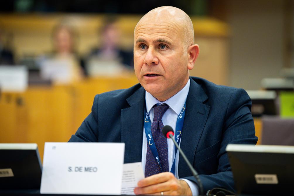 Pour M. De Meo, « le label européen et les références nationales ne s’opposent pas, mais peuvent au contraire se renforcer mutuellement dans les campagnes de promotion ».