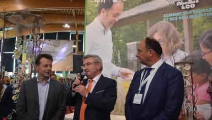 Lors de la récente foire de Libramont, René Collin a exprimé son 
engagement, avec le ministre de l’Environnement Carlo Di Antonio 
(à gauche sur la photo), de continuer à concilier les impératifs d’une 
politique environnementale ambitieuse et les contraintes économiques 
des exploitations agricoles. Cela, sous le regard du nouveau 
ministre président wallon Willy Borsus (à droite).