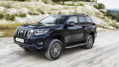 Le Land Cruiser a subi un léger facelift pour afficher un look plus contemporain à l’instar des SUV actuels.