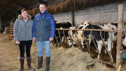 Soin aux animaux, traite, fenaison,... Thierry, représentant de la 4
e

génération d’éleveurs chez les Fagneray, 
et Patricia, son épouse, gèrent à deux les différentes activités de l’exploitation.
