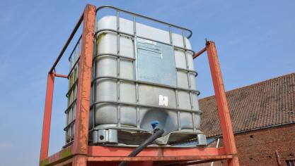 Voici un exemple de dispositif (phytobac) installé en ferme pour traiter les fonds de cuve, les bouillies inutilisables et eaux de nettoyage.