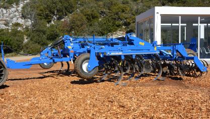 Pas moins de 110
outils de travail du sol arboreront les couleurs New Holland.