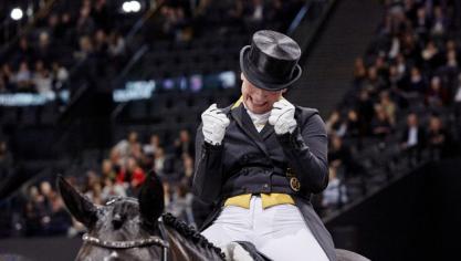 Isabell Werth et Weihegold remportent leur deuxième victoire consécutive en coupe du monde.