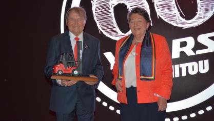 Marcel Braud, président d’honneur du groupe Manitou, et sa sœur Jacqueline Himsworth, présidente du conseil d’administration,  ont célébré les 60 ans d’une marque familiale qui a su se développer en France mais  aussi à l’international.