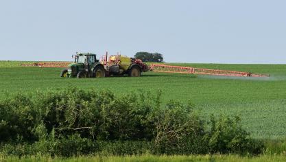 « Les gens ne veulent pas de pesticides car ils ne veulent pas de cancer, mais personne ne veut de cancer ! Il faut donc rassurer le consommateur en lui expliquant que ce n’est pas parce qu’il y a des pesticides qu’il va forcément attraper des maladies. », explique Gil Rivière-Weikstein.
