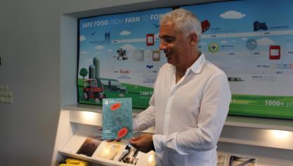 Ronny Schelfhout, division manager Animal Health Care: « Grâce à ce livre, nous voulons montrer de façon évidente que l’élevage peut se concevoir parfaitement avec moins d’antibiotiques. »