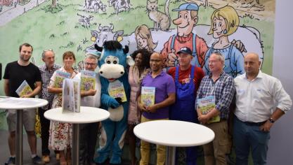 Lors de la Foire agricole de Libramont, sur le stand de l’awé, toutes les personnes oeuvrant au développement de la BD «Les 24 heures de Franck au champ» étaient présentes pour l’annonce de sa parution prochaine.