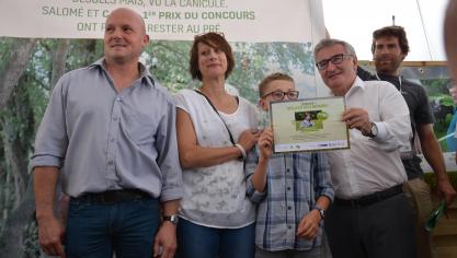 Dans sa prairie, Vinciane Duterme entretient 5 mares et des haies,  afin d’accueillir la biodiversité la plus riche possible.