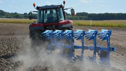Avec sa poutre d’une section de 120 mm, la Juwel à six corps convient  pour un labour avec tracteur de 100 à 200 ch.