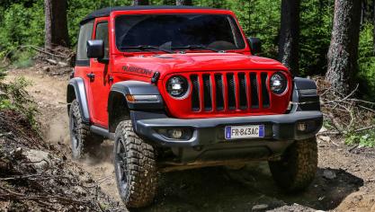 Evoluant en douceur, le style du Wrangler reste fidèle aux origines.