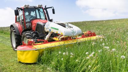 Leur nouvelle tête d’attelage permet aux faucheuses Master  d’être couplées aux petits tracteurs.