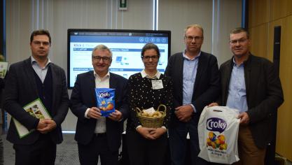 Yves Devinck, directeur de Roger&Roger, René Collin, Alice Soete, Etienne et Pierre Delbeke, de Comexplant, fiers de présenter  une nouvelle variété belge: Louisa.