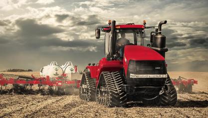 Sous le capot du Quadtrac CVX, on retrouve un moteur six cylindres dont la puissance varie de 525 à 613
ch.