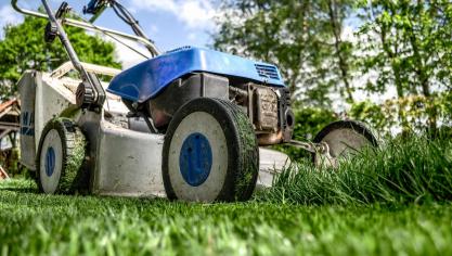 lawnmower-384589_1920