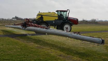 Sur les rampes des modèles traînés et automoteurs, deux turbines  génèrent le flux d’air durant la pulvérisation.