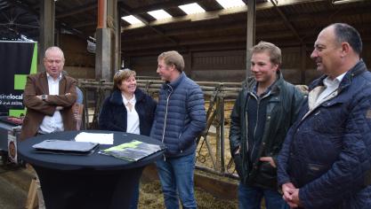 C’est dans la Ferme de la famille Baudoin à Natoye que plusieurs jeunes éleveurs se sont retrouvés pour le tournage d’une capsule vidéo. Dans l’après-midi, le Ministre wallon de l’agriculture était également présent pour faire le point sur les initiatives prises et  à prendre.