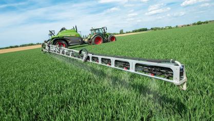 Le Rogator 300 peut désormais être équipé d’une rampe de 36
m repliable en trois parties.