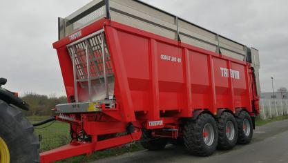 Pour les produits plus légers tels que l'ensilage, les véhicules de la série Cobalt  peuvent être munies de ridelles.