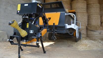 La centrale hydraulique «Agility» est positionnée sur le 3
e
 point arrière du tracteur pour permettre un très grand angle de braquage ainsi que la possibilité de pailler pendant une phase de manœuvre en toute sécurité.