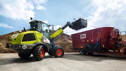 Claas commercialise désormais une chargeuse articulée sur pneu dans une configuration inédite
: avec bras télescopique.
