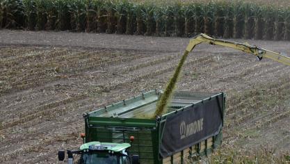 De part et d’autre, au centre du pays,  les ensilages ont débuté. Ailleurs, bien qu’il faille encore patienter avant de récolter,  les travaux peuvent progressivement  être programmés.