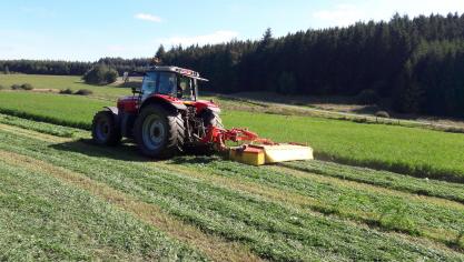 Une zone non fauchée de 10% doit être laissée à chaque coupe pour les parcelles à base de luzerne, trèfle, lotier ou sainfoin.