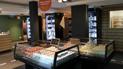Outre le magasin « physique », un e-shop ouvrira bientôt ses portes.  Il sera ouvert 24h/24 avec la possibilité de retirer sa commande  au magasin ou de se la faire livrer à domicile partout en Belgique.