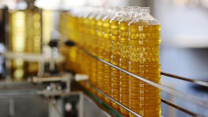 Partout en Europe, le manque d’huile de tournesol se fait ressentir, ce qui oblige les industries agroalimentaires à s’adapter.