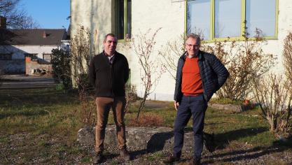Avec son collègue Philippe Feys (à gauche), comptable au sein de la Maison des Agriculteurs à Gaurain-Ramecroix (Tournai)  qui s’inscrit dans le réseau des secrétaires de la Fwa, Etienne Trifin évoque, non sans nostalgie, le mitan des années 80’,  quand les exploitations de sa région tournaient alors autour d’une moyenne d’environ 45ha.