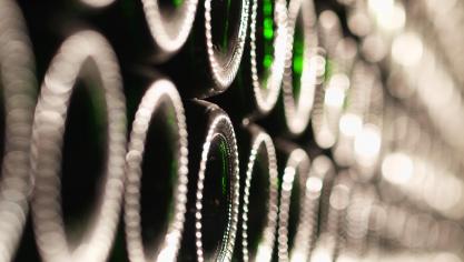 Les producteurs de vin sont confrontés à des hausses de prix de l’énergie mais surtout  des matières sèches : bouteilles, étiquettes, cartons, caisses bois, transport…
