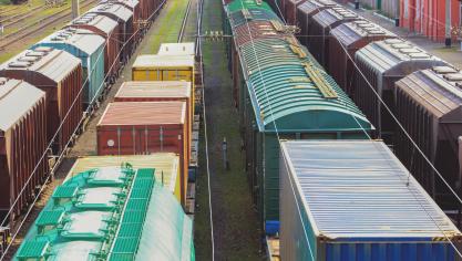 La commission appelle à une coopération des opérateurs nationaux européens, qui pourraient prêter des locomotives, des wagons  et des conteneurs aux États membres de la ligne de front et à l’Ukraine afin d’améliorer la capacité de fret ferroviaire.