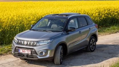 Avec son moteur hybride, Suzuki annonce une consommation  de 5,3 l/100 km pour la version 4x2 et 5,8 l/100 km pour le 4x4.
