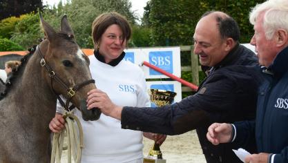 Palisco, 1 er  Foal mâle, son éleveuse, et le ministre wallon de l’Agriculture,  Willy Borsus.