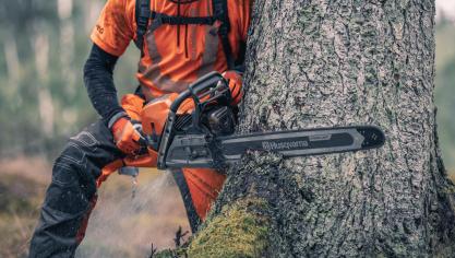La tronçonneuse 592 XP est disponible avec le nouveau guide X-Tough Light  contribuant à réduire le poids de l’engin.