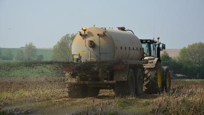 Dans son document, la commission entend notamment réduire  l’utilisation d’engrais chimiques au profit d’alternatives plus écologiques,  par exemple le lisier issu de l’élevage.