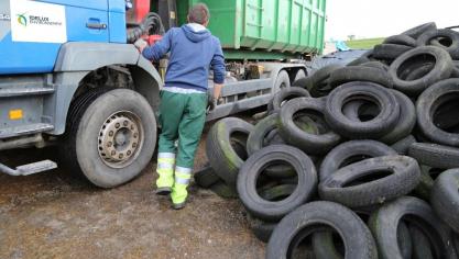 Le coût total pour la collecte et le recyclage de 2,77 € TVAC par pneu est ramené à 0,77 € TVAC par pneu à charge de l’exploitation agricole.