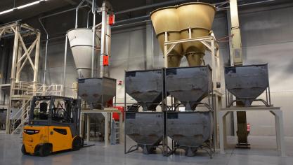 Le site abrite, notamment, toutes les installations nécessaires à la confection des mélanges semenciers et à leur ensachage.