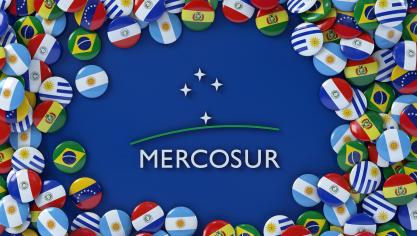 Les négociations entre l’Europe et les pays du bloc sud-américain ont débutées dès 1999  avant d’être mises au frigo à plusieurs reprises, notamment en 2004 et en 2012,  puis en 2019, dans la foulée de l’accord de principe trouvé entre les deux parties.