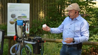 « Chez Syngenta, les anciens contenants disparaîtront prochainement pour céder leur place  à des bidons compatibles Easy Connect, plus sûrs pour l’environnement et l’utilisateur », détaille Edward van der Linden. Une phase de transition est néanmoins prévue afin de permettre aux agriculteurs de continuer à manipuler les bidons tels qu’actuellement.