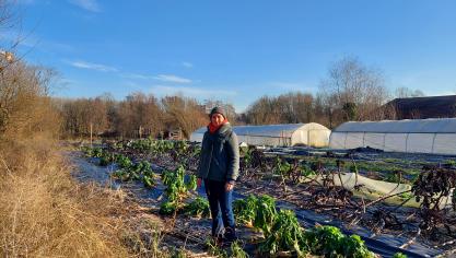L’agriculture sociale peine à être structurellement financée car elle se situe à cheval entre plusieurs mondes comme la santé mentale, l’agriculture, l’insertion sociale, le développement durable ou la promotion de la santé. Des secteurs qui dépendent d’institutions publiques ou de régions différentes explique Aurélie Claeys, chargée de mission chez «Nos Oignons».
