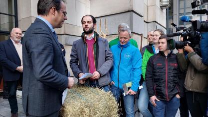 «Les agriculteurs et agricultrices travaillent au quotidien dans un contexte de surcontrôle des fermes, qui se durcit d’année en année». C’est ce que sont venus dénoncer les représentants de la Fugea et de la FJA au ministre David Clarinval.