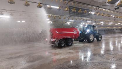 Le nettoyage est réalisé en fonction de la quantité d’eau utilisée, plutôt que par haute pression.