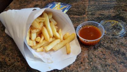 Un concours lancé sur les réseaux  sociaux par  l’Apaq-w permettra  à quatre gagnants  de remporter une  année de frites  gratuites.