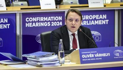 Le candidat commissaire é été attaqué pour son appartenance au parti conservateur Fidezs du président Victor Orban.