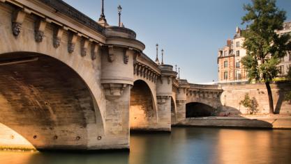 Le Pont-Neuf est le plus vieux pont de la ville de Paris et c’est sans doute grâce à son état exceptionnel qu’il porte ce nom.
