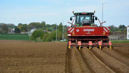 Les réglages doivent être  effectués tant du côté du tracteur  que de la planteuse.