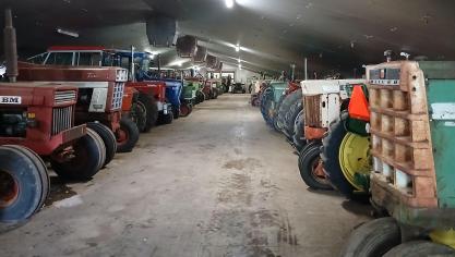 L’éclairage de ce bâtiment révèle  une palette de couleurs aussi large  que l’éventail des marques présentes.