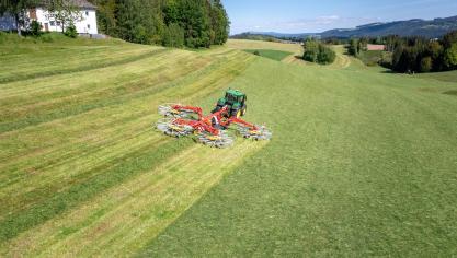Grâce à la gestion des recroisements, le rotor avant situé à l’intérieur du virage se rétracte automatiquement dans les virages.